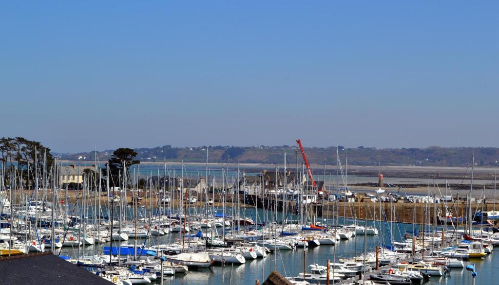 Au Bon Accueil Hotel Perros-Guirec Bagian luar foto